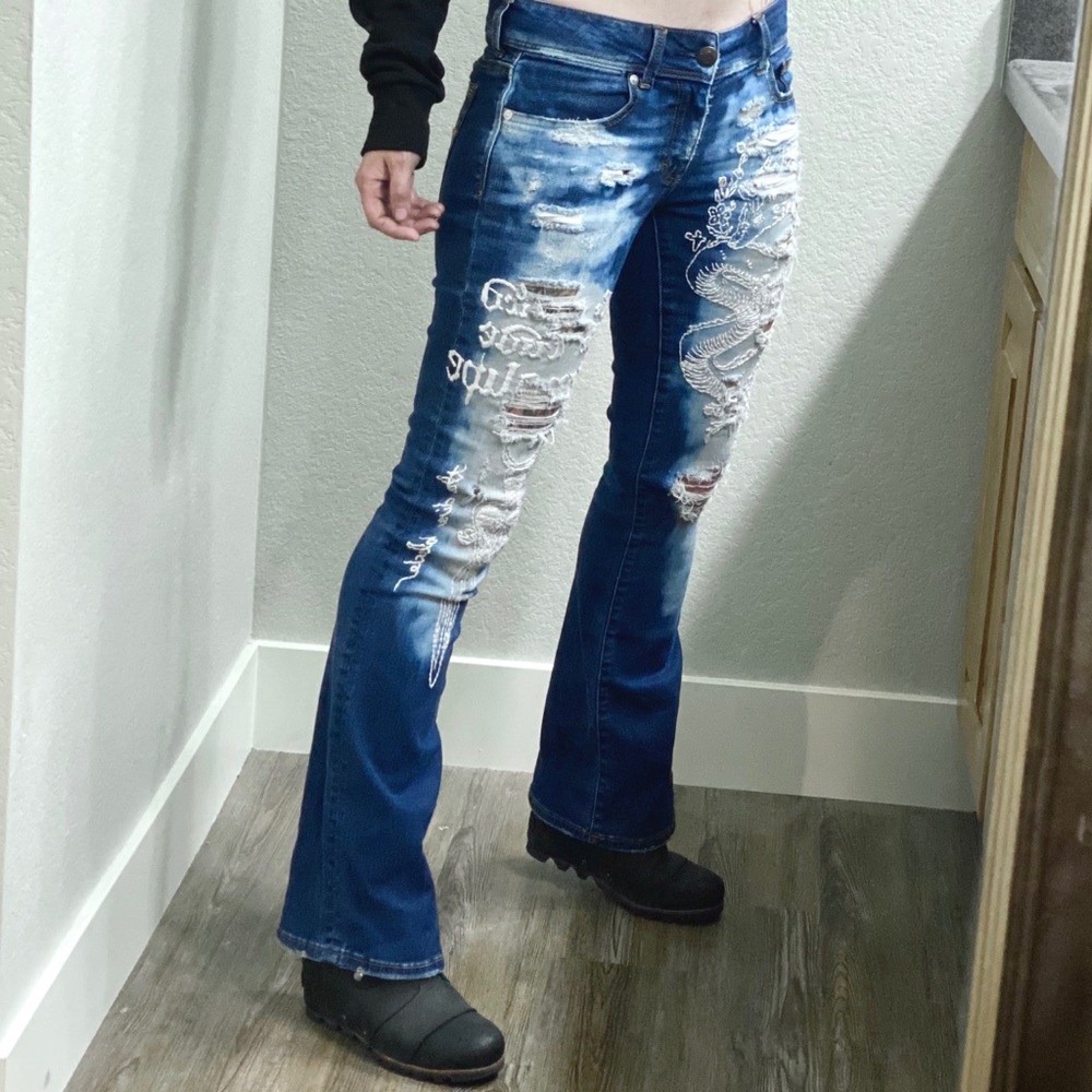 Embroidered Jeans, destroyed look.